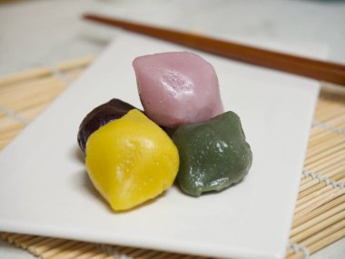 Kore yemeği Songpyeon, yarı moon şeklinde pirinç keki