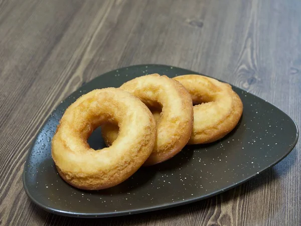 Munkar Och Kaffe Socker Pulver Donuts — Stockfoto