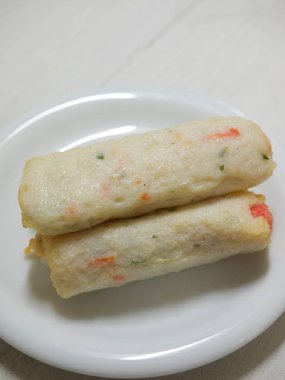 Asya yemeği balık keki, balık ezmesi, eomuk.