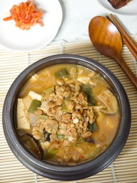 Корейская Еда Чунгкукджан Соевая Ферментированная Пища — стоковое фото