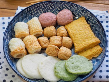 Asya yemeği balık keki, balık ezmesi, eomuk.