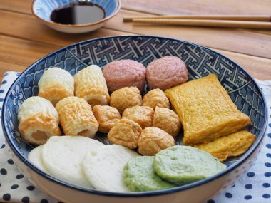 Asya yemeği balık keki, balık ezmesi, eomuk.