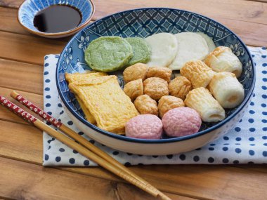 Asya yemeği balık keki, balık ezmesi, eomuk.