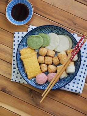 Asya yemeği balık keki, balık ezmesi, eomuk.