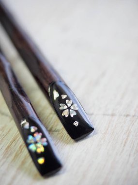 Asya tarzı ahşap çubuk