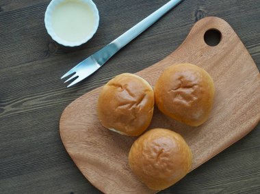 Sabah ekmek, şekerci, stüdyoda vurdu