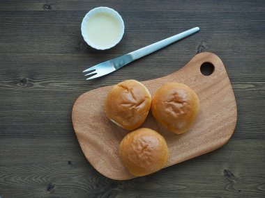 Sabah ekmek, şekerci, stüdyoda vurdu