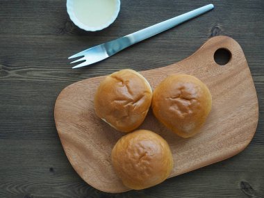 Sabah ekmek, şekerci, stüdyoda vurdu