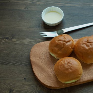 Sabah ekmek, şekerci, stüdyoda vurdu