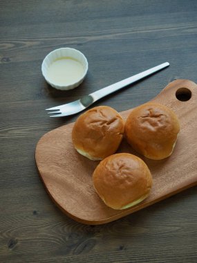 Sabah ekmek, şekerci, stüdyoda vurdu