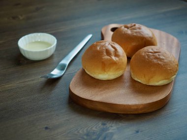 Sabah ekmek, şekerci, stüdyoda vurdu