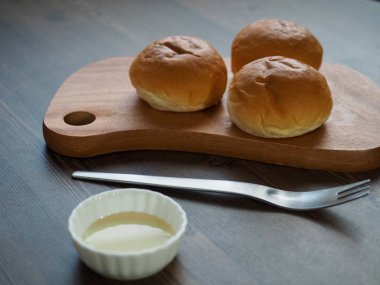 Sabah ekmek, şekerci, stüdyoda vurdu