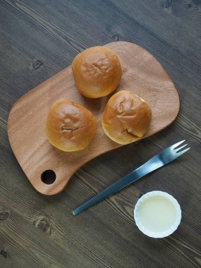 Sabah ekmek, şekerci, stüdyoda vurdu