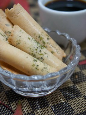 Geleneksel Asya tatlıları senbei, pirinç krakeri