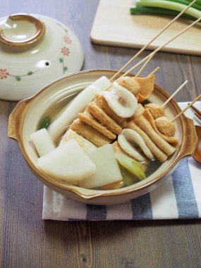 Asya yemeği Balık güveci, eomuk tang