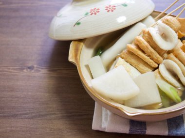 Asya yemeği Balık güveci, eomuk tang