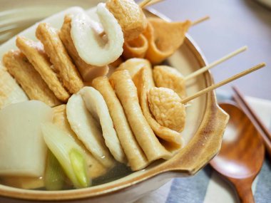 Asya yemeği Balık güveci, eomuk tang