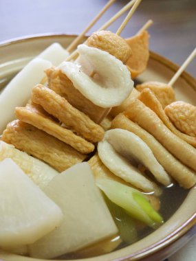 Asya yemeği Balık güveci, eomuk tang