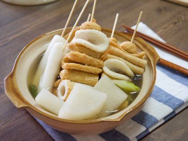 Asya yemeği Balık güveci, eomuk tang