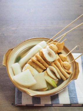 Asya yemeği Balık güveci, eomuk tang