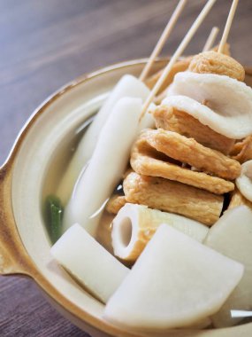 Asya yemeği Balık güveci, eomuk tang