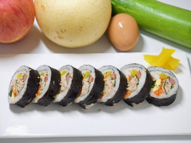 Kore yemeği ton balığı kimbap