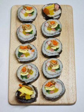 Kore yemeği ton balığı kimbap