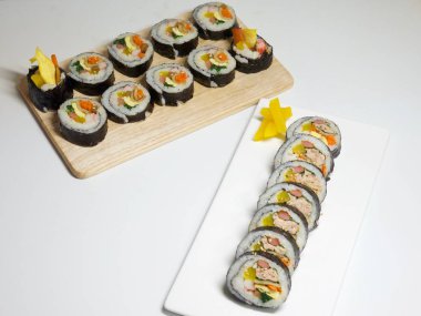 Kore yemeği ton balığı kimbap