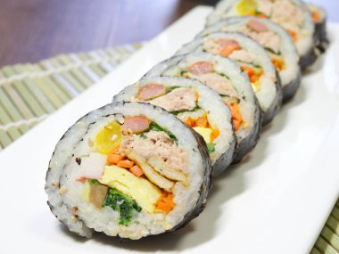Kore yemeği ton balığı kimbap