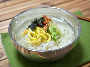 Kore yemeği ziyafet erişte 