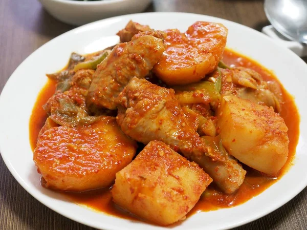 Kore Yemeği Kızarmış Baharatlı Tavuk — Stok fotoğraf