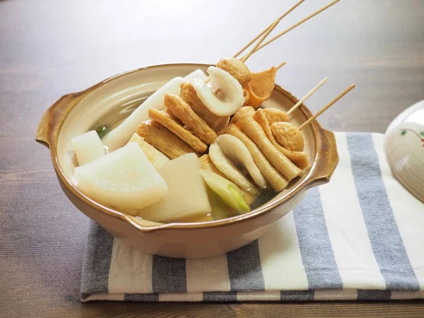 Asya yemeği Balık güveci, eomuk tang