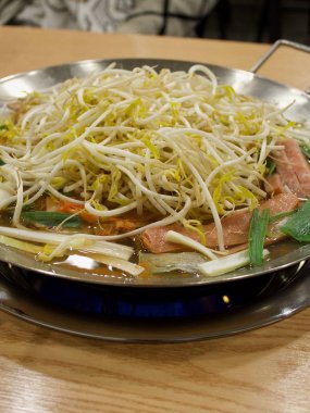 Kore yemeği sucuk baharatlı güveç