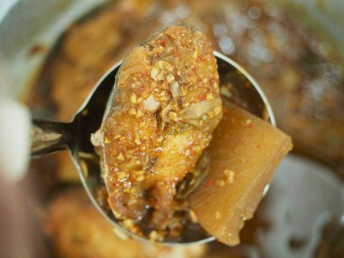 Kore yemeği haşlanmış uskumru