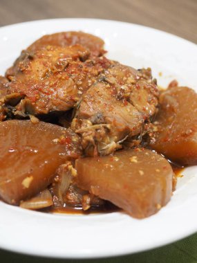 Kore yemeği haşlanmış uskumru