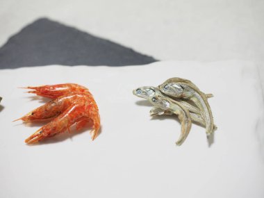 Kurutulmuş deniz ürünleri, kurutulmuş hamsi ve kelp, toz çorba için