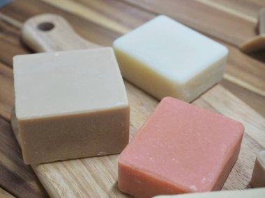 Çeşitli doğal sabunlar, banyo sabunu