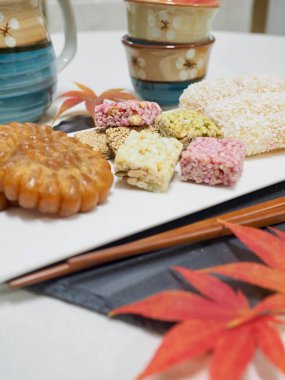 Kore geleneksel çerez yugwa, Hangwa ve akçaağaç yaprağı