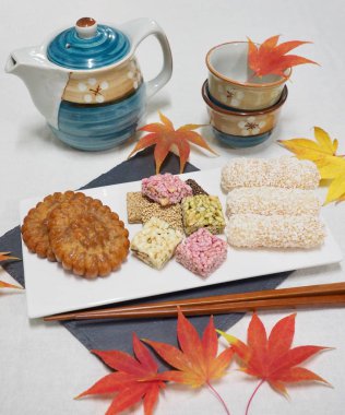 Kore geleneksel çerez yugwa, Hangwa ve akçaağaç yaprağı