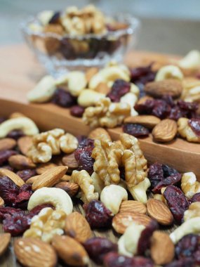 Fındık karışımı, badem, ceviz, kaju fıstığı, ahududu