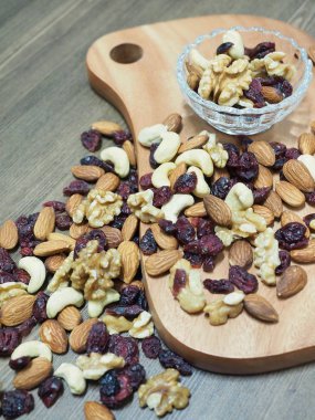 Fındık karışımı, badem, ceviz, kaju fıstığı, ahududu