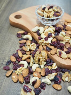 Fındık karışımı, badem, ceviz, kaju fıstığı, ahududu
