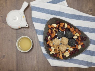  Asya gıda susam yapışkan pirinç keki, siyah susam yapışkan pirinç keki, fındık karışımı