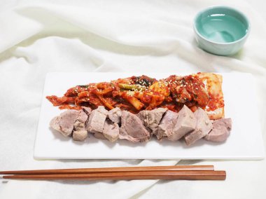 Kimchi ve domuz eti, domuz eti ile Bossam Napa sarar, 