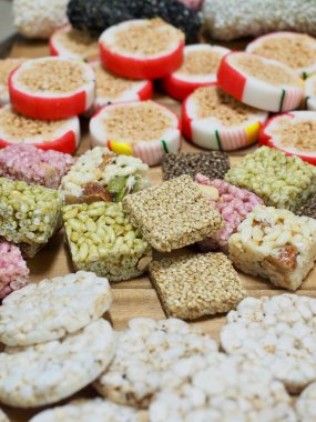 Kore geleneksel tatlılar ve aşçı, Yaksik, Gangjeong, kabarık pirinç, şeker, yugwa