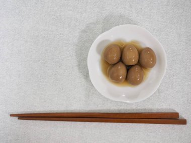 Asya gıda soya sosu kızarmış bıldırcın yumurtası