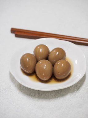 Asya gıda soya sosu kızarmış bıldırcın yumurtası