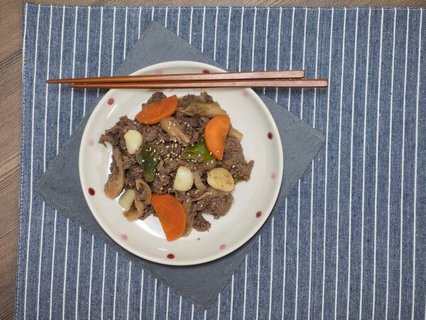 Приправленная говядина булгоги
