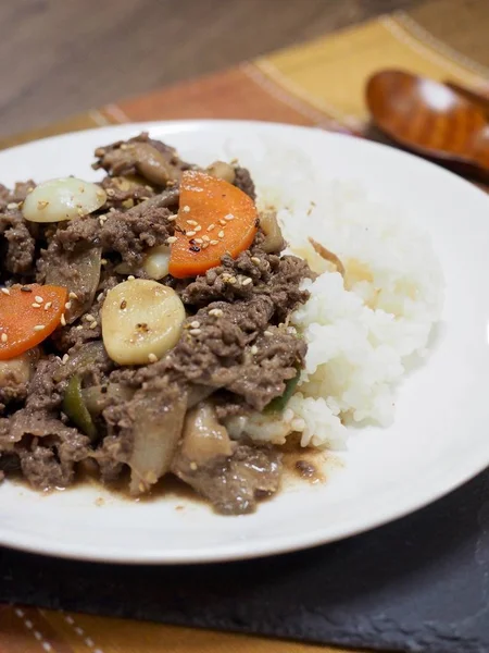 Asiatisches Essen Bulgogi Mit Reis Eine Schüssel Reis Garniert Mit — Stockfoto