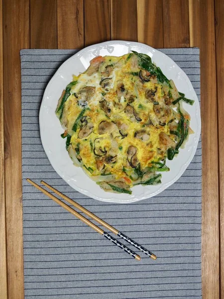 Корейская Еда Oysterandgreen Onion Pancake — стоковое фото